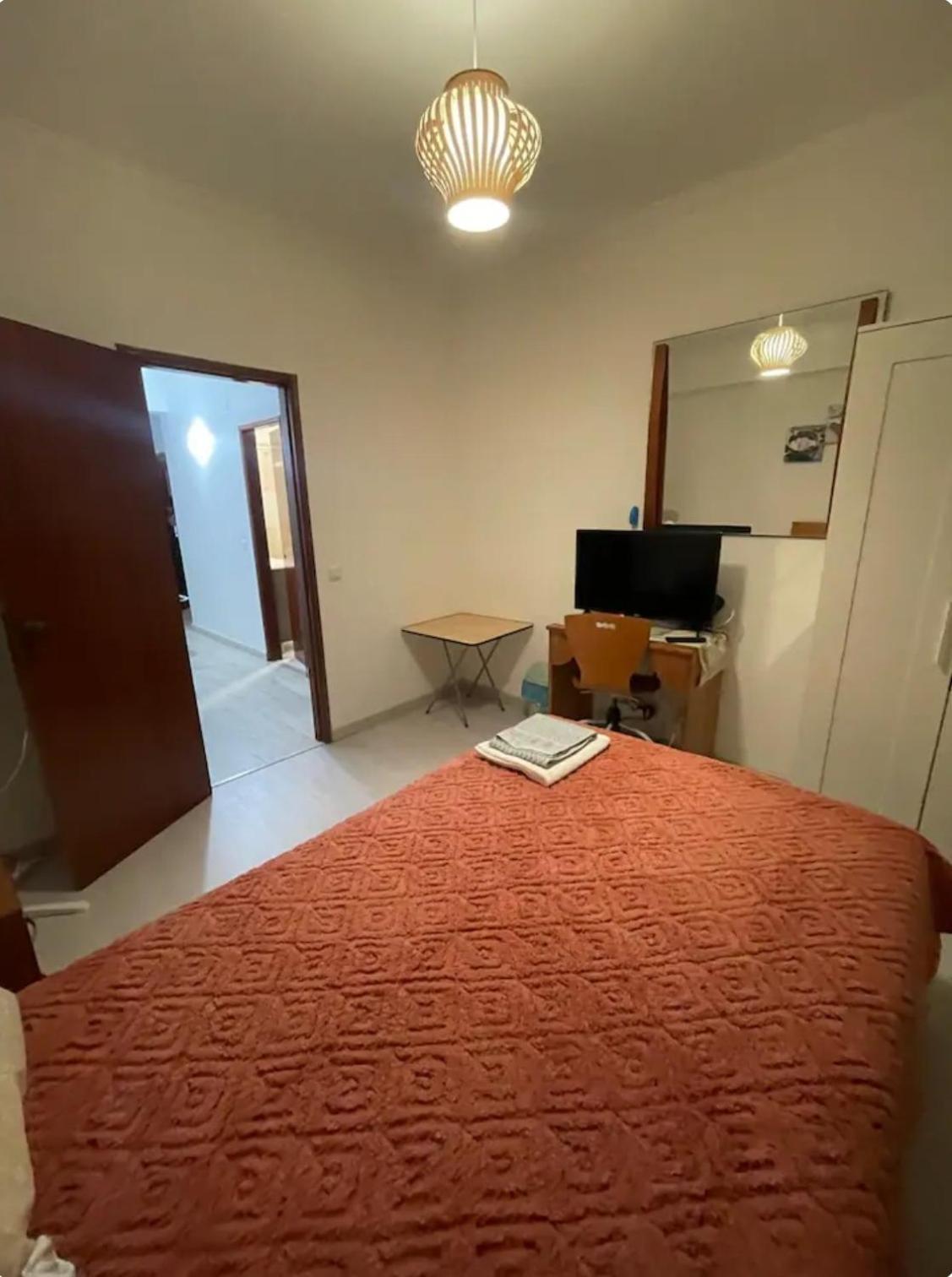 Quarto Calmo E Acolhedor Apartment อัลมาดา ภายนอก รูปภาพ